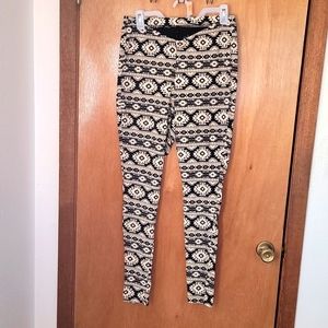 Torrid Size 1 Black and Tan Geo Print Leggings EUC